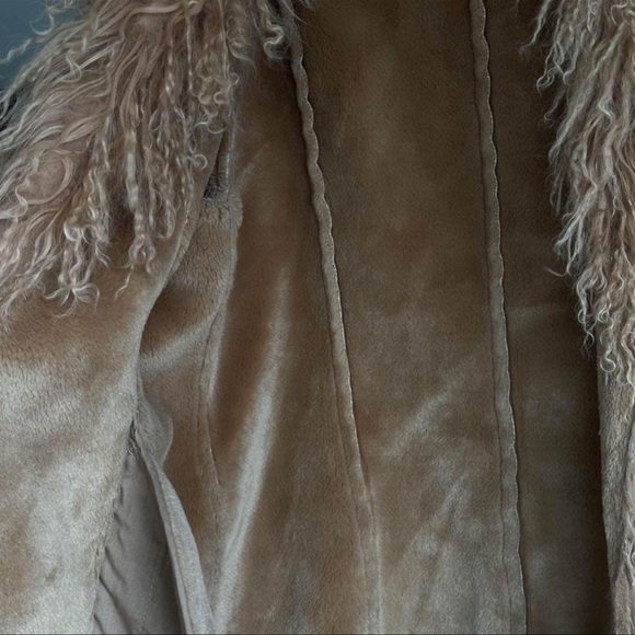 A sheepskin coat with natural sheep fur - Picture 9 of 9